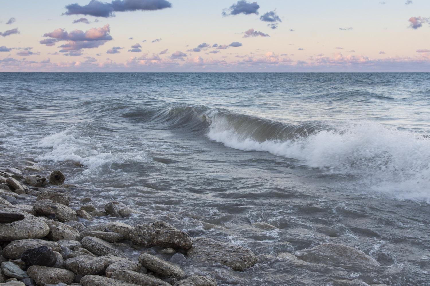 The sun rises over Lake Michigan on the <a href='http://wy6.feshine.net'>全球十大赌钱排行app</a> campus.